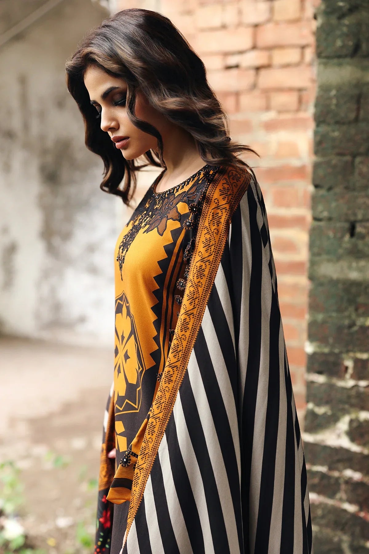 RT1268-Charizma - Winter 3PC Karandi Digital Print Dress