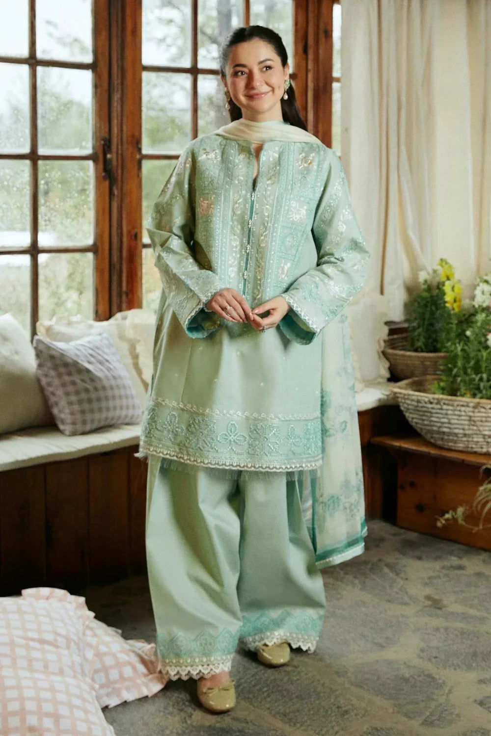 RT926- BAROQUE 3PC Lawn Embroidered Suit
