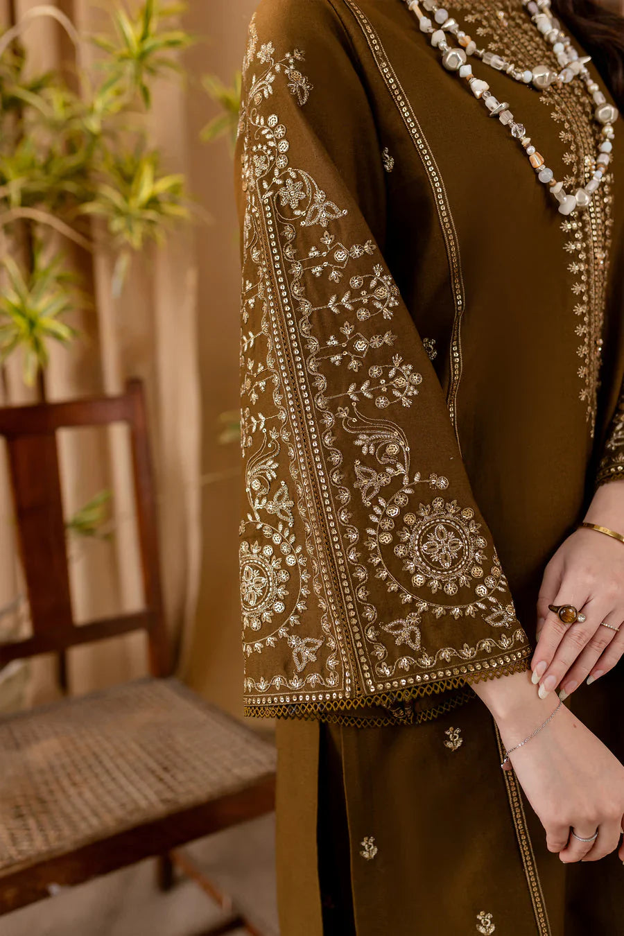 RT1234-Batik - Winter 2PC Dhanak Embroidered Suit