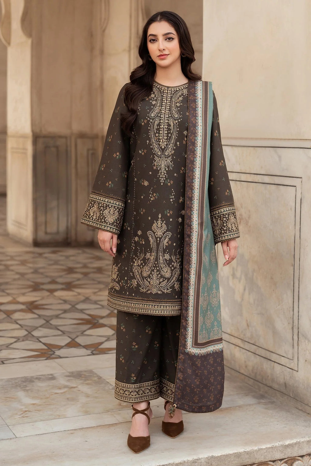 RT915 - Boraque 3 Piece Embroidered Lawn Suit