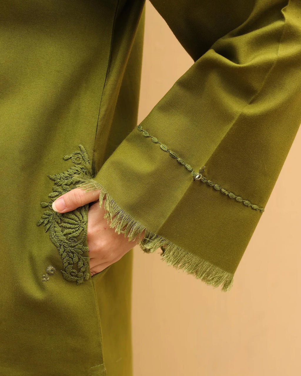 RT1031-Winter 3PC Dhannak Embroidered Suit with Dhanak Embroidered Shawll