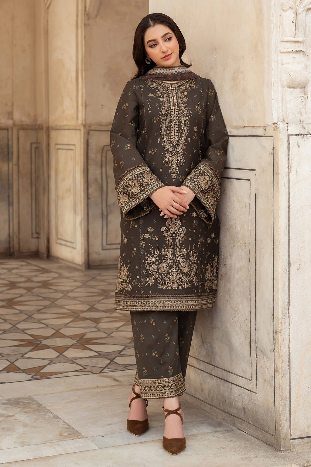 RT915 - Boraque 3 Piece Embroidered Lawn Suit