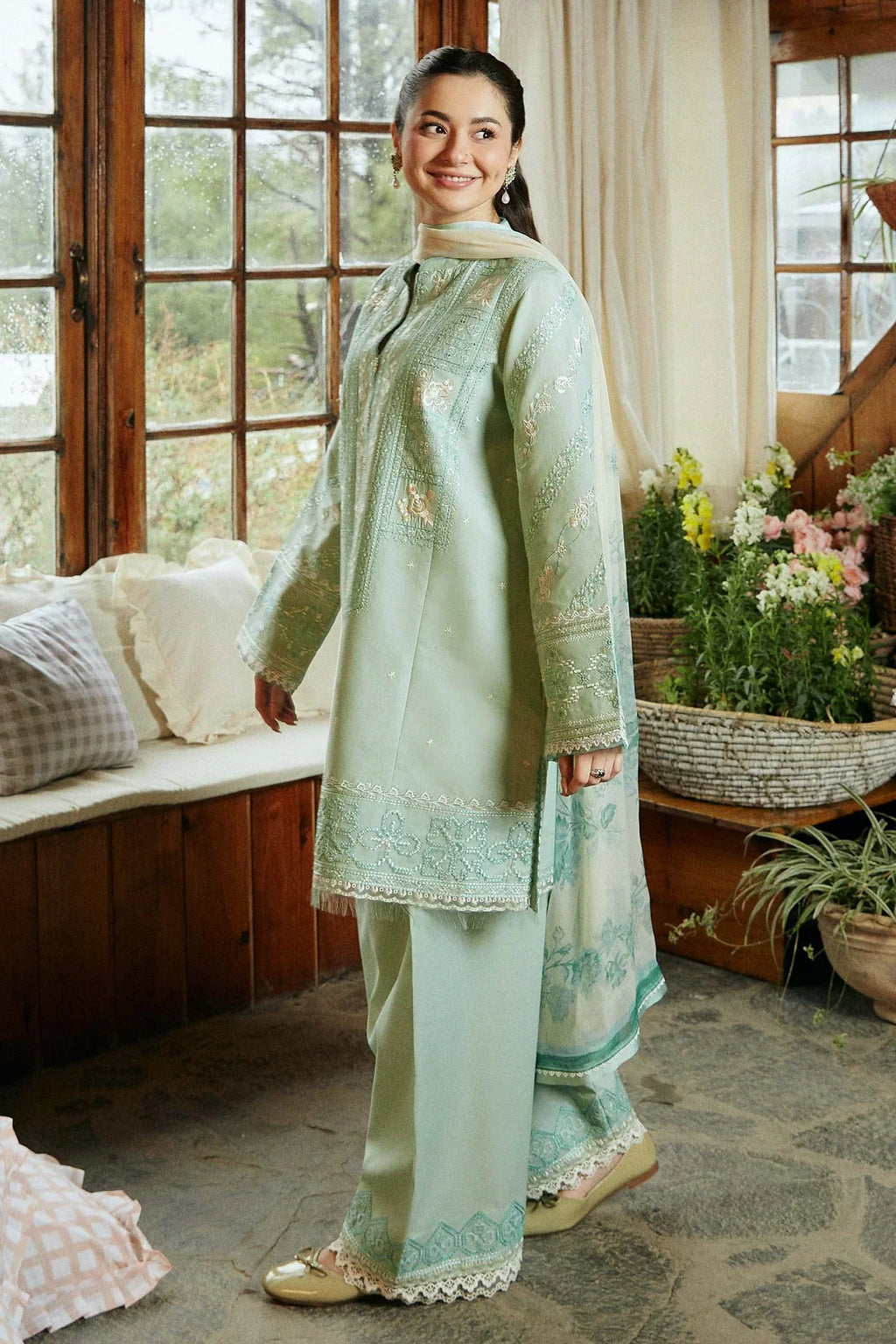 RT926- BAROQUE 3PC Lawn Embroidered Suit