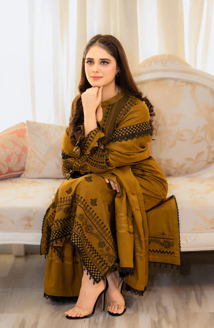RT1216-Baroque -Winter 3PC Dhanak Embroidered Suit
