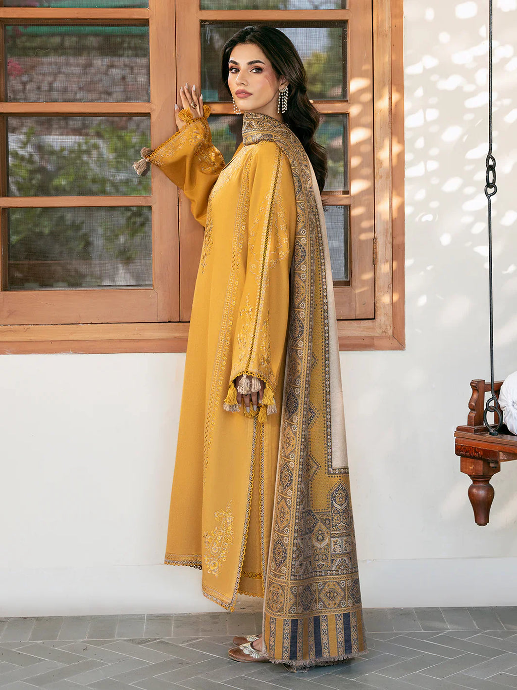 RT1279-izel - Winter 3PC Dhanak Embroidered Suit