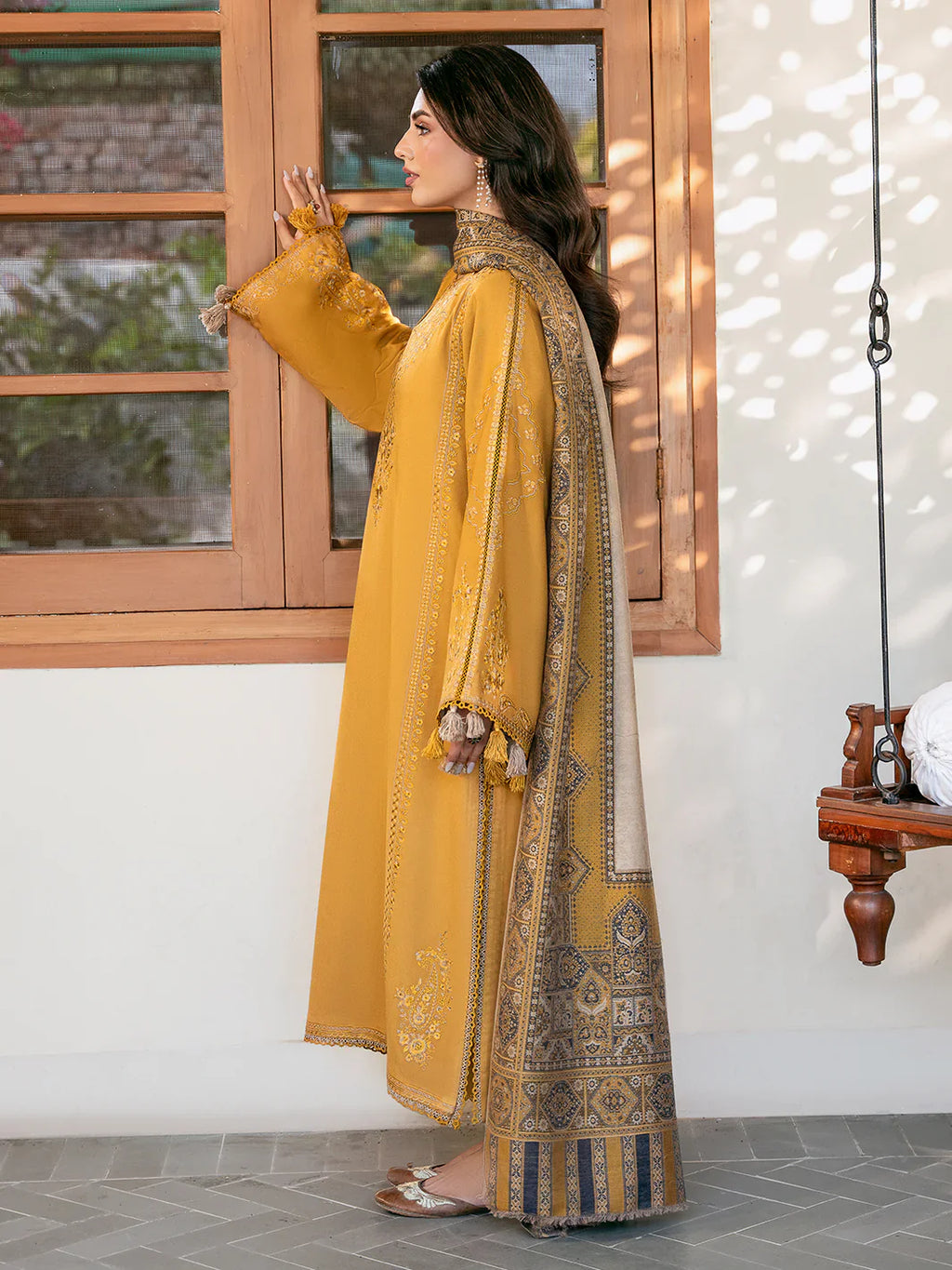 RT1279-izel - Winter 3PC Dhanak Embroidered Suit